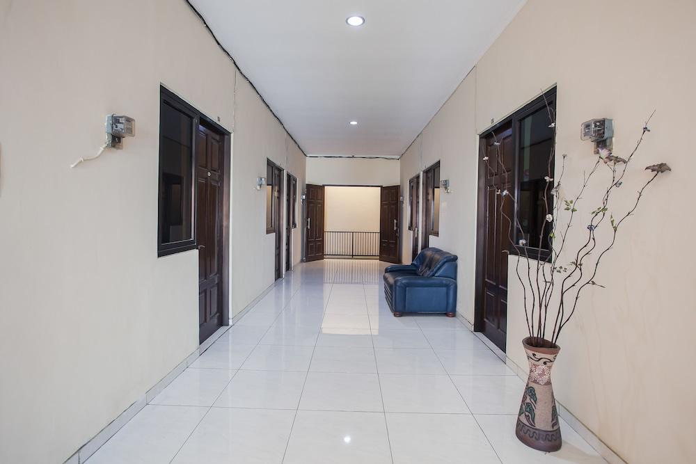 Reddoorz At Graha 99 Simomulyo Otel Surabaya Dış mekan fotoğraf