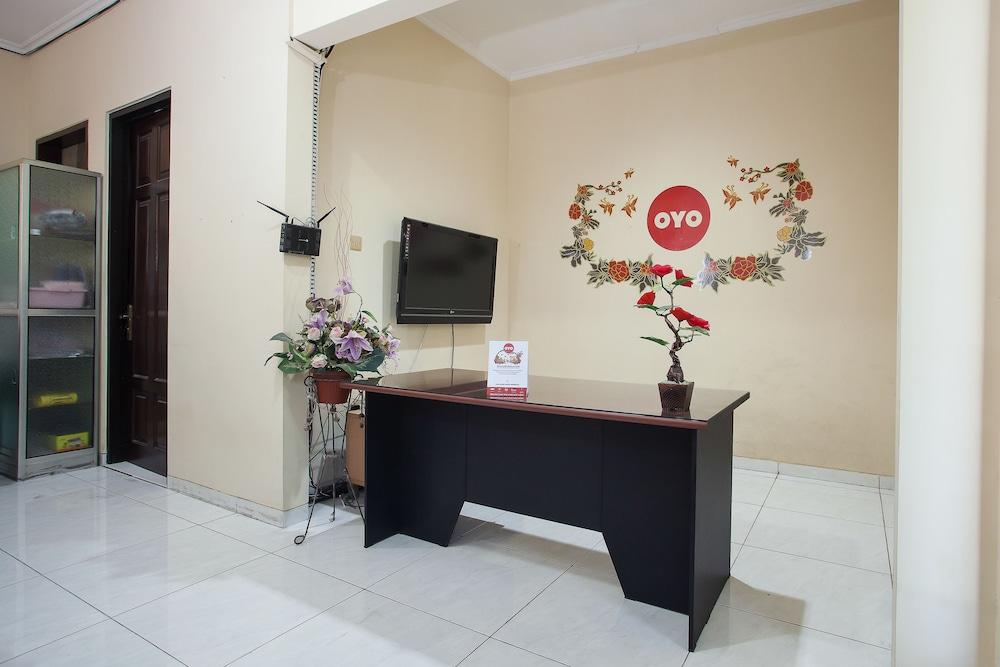 Reddoorz At Graha 99 Simomulyo Otel Surabaya Dış mekan fotoğraf