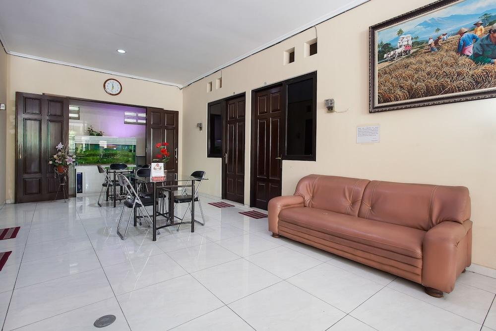 Reddoorz At Graha 99 Simomulyo Otel Surabaya Dış mekan fotoğraf