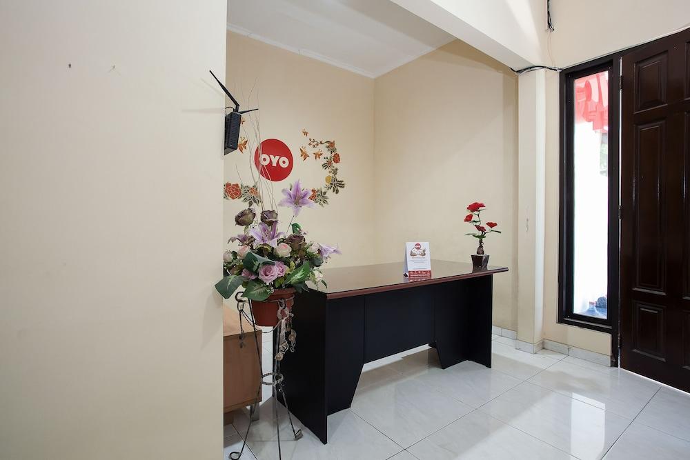 Reddoorz At Graha 99 Simomulyo Otel Surabaya Dış mekan fotoğraf