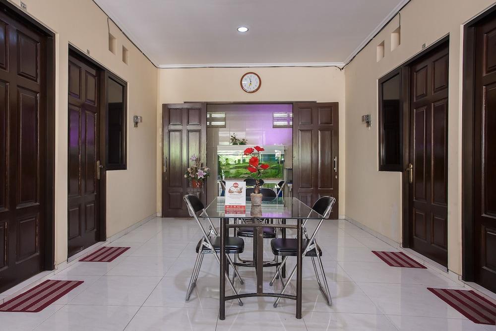 Reddoorz At Graha 99 Simomulyo Otel Surabaya Dış mekan fotoğraf