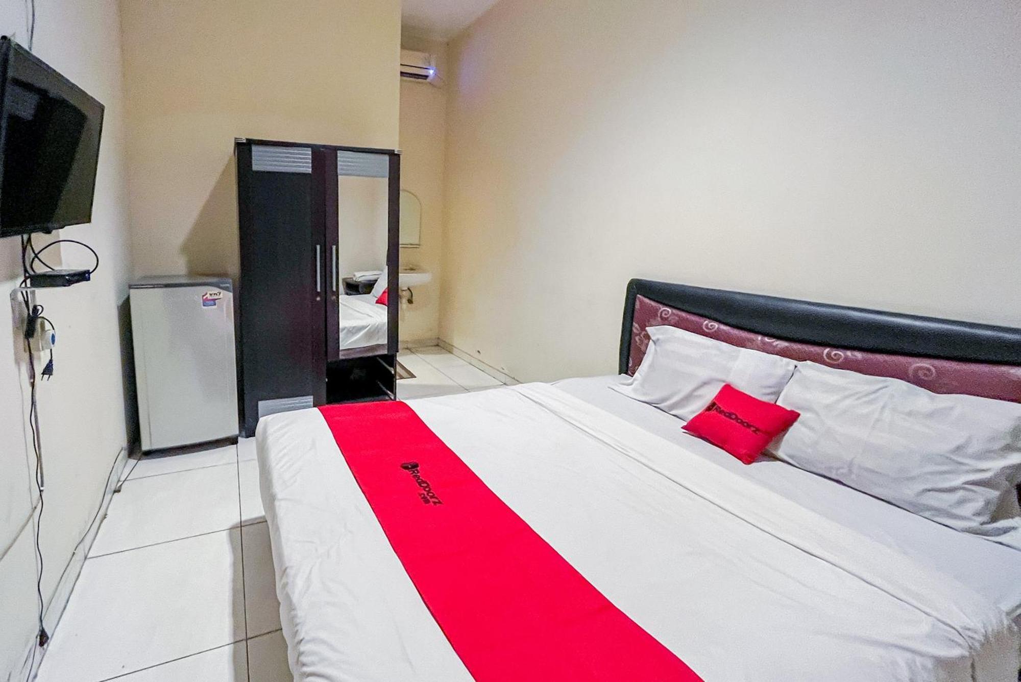 Reddoorz At Graha 99 Simomulyo Otel Surabaya Dış mekan fotoğraf