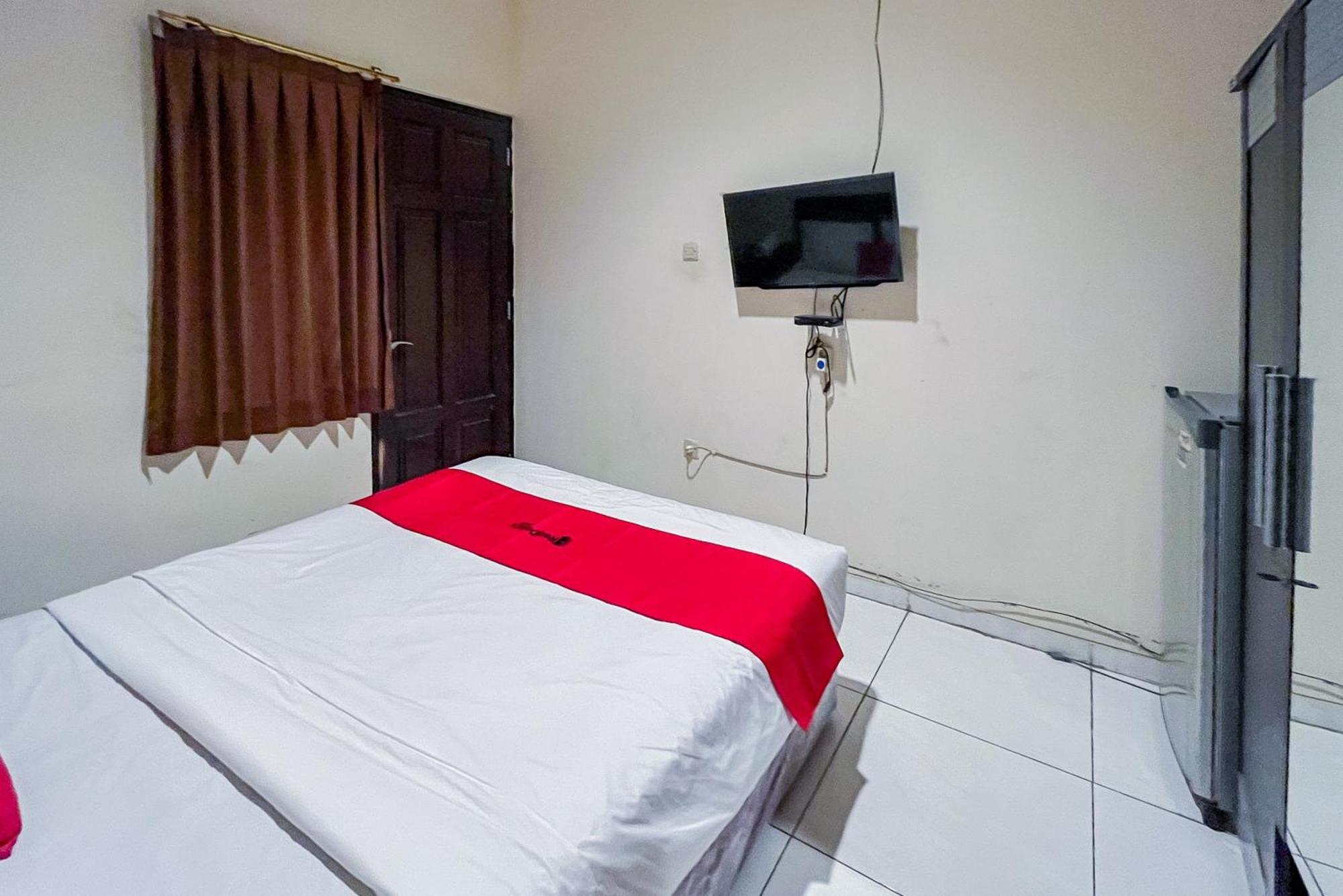 Reddoorz At Graha 99 Simomulyo Otel Surabaya Dış mekan fotoğraf