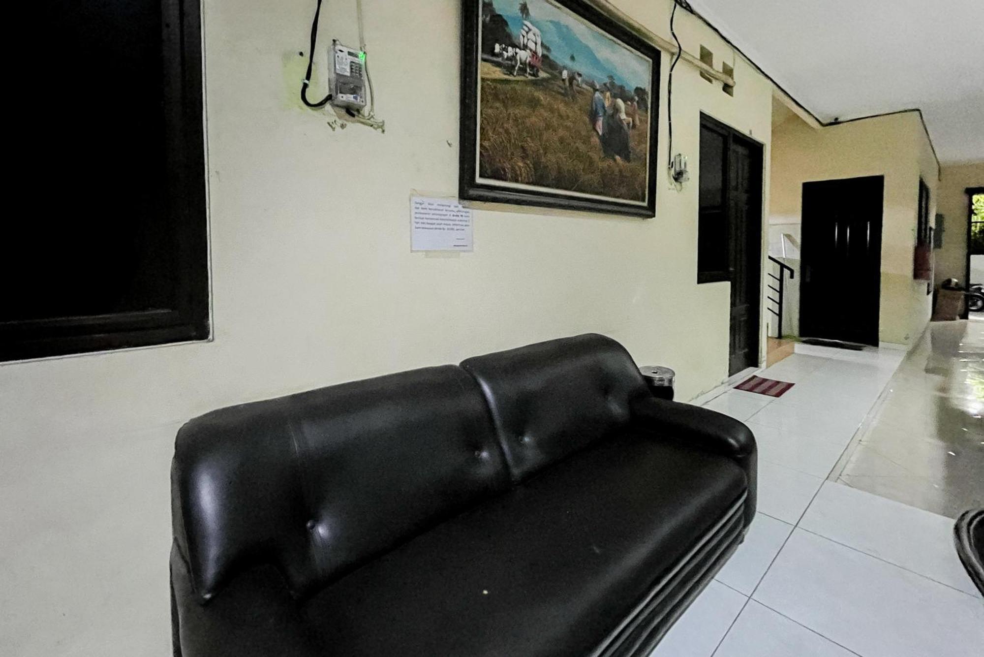 Reddoorz At Graha 99 Simomulyo Otel Surabaya Dış mekan fotoğraf