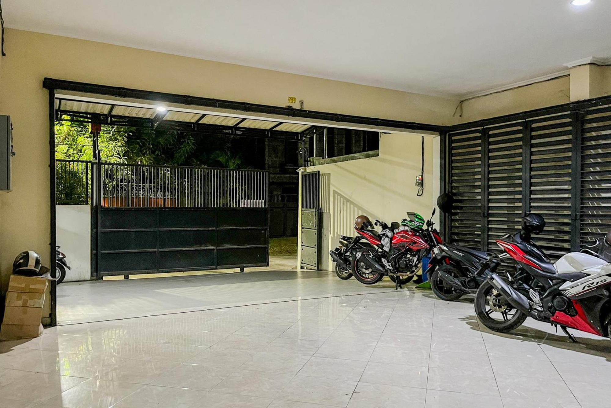 Reddoorz At Graha 99 Simomulyo Otel Surabaya Dış mekan fotoğraf